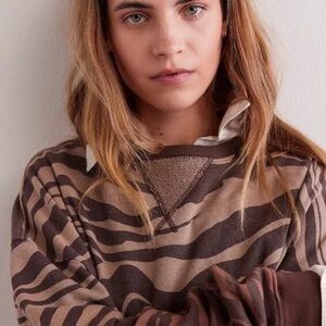 Free People Classic printed oversized crewneck. NWOT